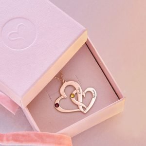 Collar grabado de dos corazones con baño de oro rosa