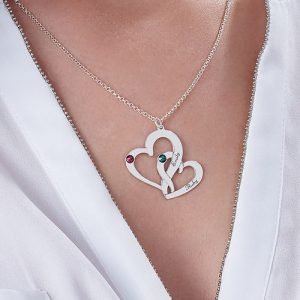 Collar grabado de dos corazones