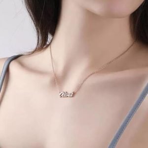 Collar con nombre CZ personalizado en oro rosa